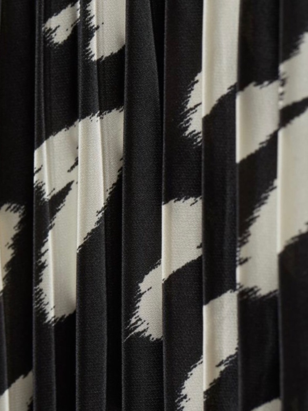 H&M Black and Cream Pleated Midi Skirt size US 6 - Picture 14 of 14